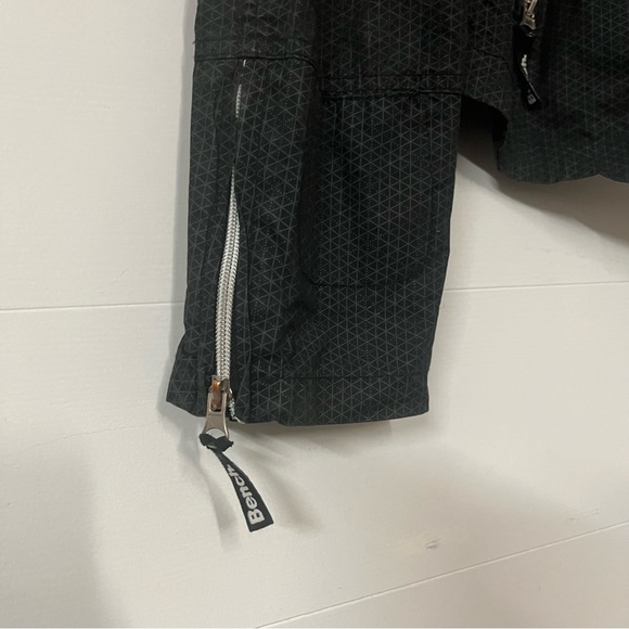 BENCH Black XL jacket with fold away hood - Picture 3 of 5